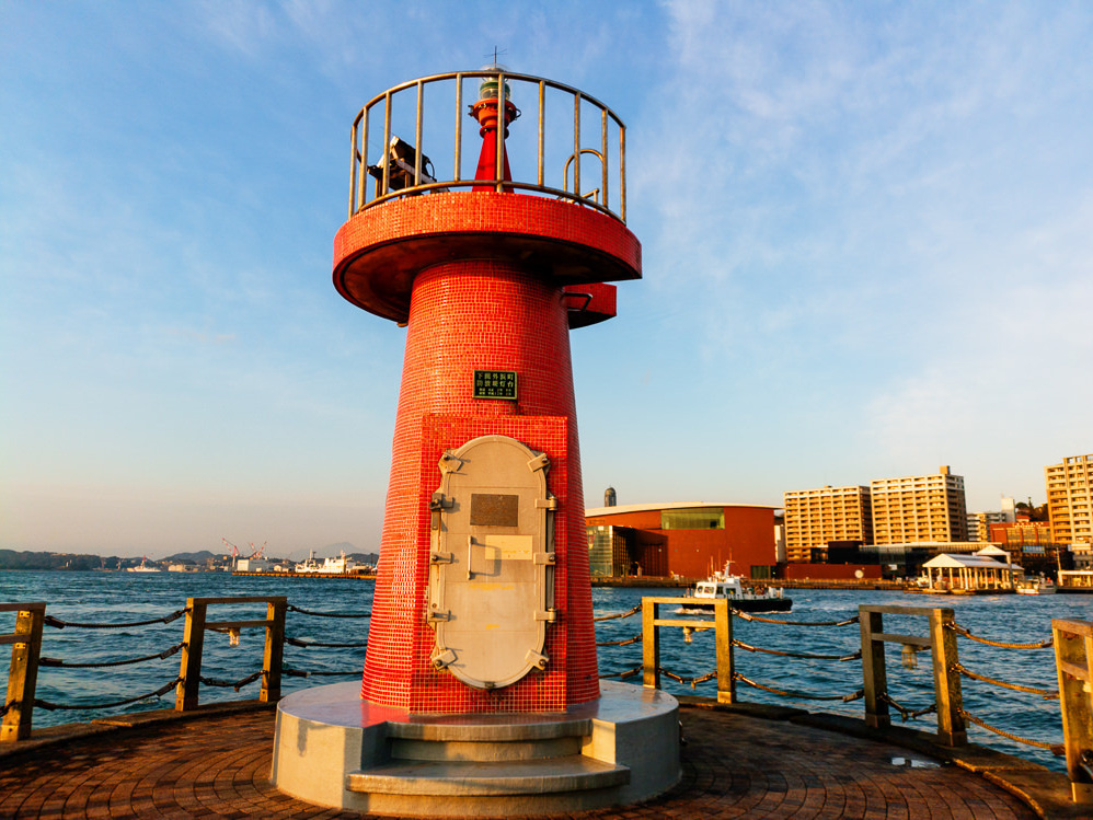下関外浜町防波堤灯台